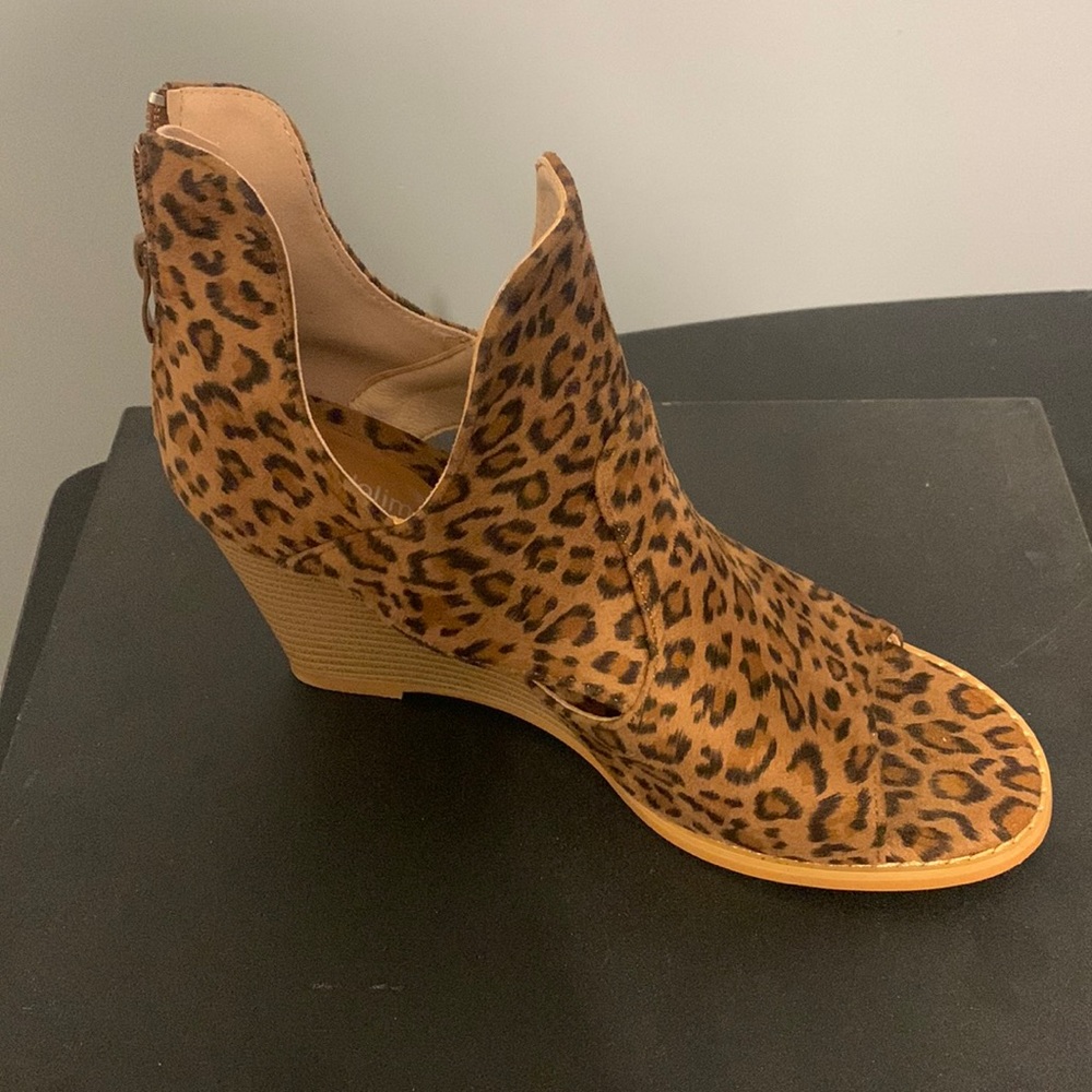 Leopard print wedge sandal ..Size 8